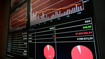 Τριήμερη βουτιά 4,3% στο Χρηματιστήριο – Στο στόχαστρο των πωλητών ξανά οι τράπεζες
