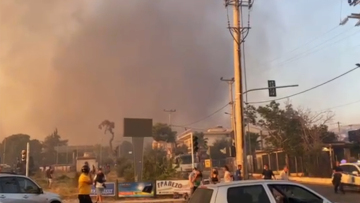 Απανωτές εκρήξεις στα Βριλήσσια - Οι φλόγες έφτασαν σε εργοστάσιο με χρώματα και χημικά