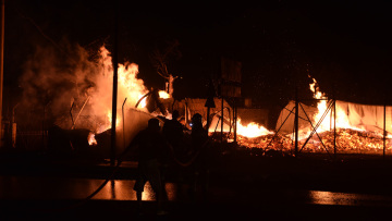 Φωτιά στην Αττική: Καταστράφηκαν σπίτια, επιχειρήσεις και περιουσίες σε Βριλήσσια, Πεντέλη, Χαλάνδρι - Βίντεο και φωτογραφίες