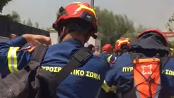 Φωτιά στην Αττική: Δασοκομάντος επιχειρούν στο μέτωπο του Μαραθώνα - Δείτε βίντεο