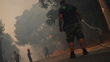 Φωτιές: Υποχρεωτική παύση χειρωνακτικών εργασιών σε εξωτερικό χώρο στον βορειοανατολικό τομέα Αττικής
