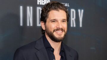 Κιτ Χάρινγκτον για την περίοδο που ήταν αλκοολικός: Μισούσα τον εαυτό μου, τον περιφρονούσα