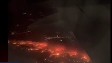 Φωτιά στην Αττική: Το μεγάλο μέτωπο όπως το κατέγραψε επιβάτης αεροπλάνου από Αθήνα προς Κρήτη