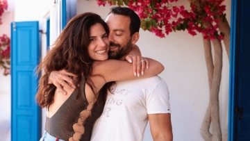 Χριστίνα Μπόμπα: Μου λείπεις, γράφει στον Σάκη Τανιμανίδη που είναι στην Ουγκάντα