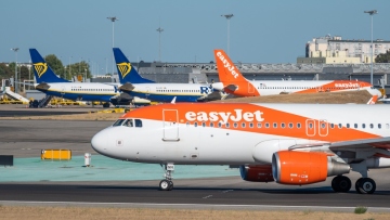 Η easyJet έθεσε σε διαθεσιμότητα πιλότο που περιφερόταν γυμνός σε πεντάστερο ξενοδοχείο στο Πράσινο Ακρωτήρι