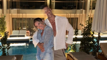 Μπρούνο Τσερέλα: Η φωτογραφία με την Αθηνά Οικονομάκου σε ανάρτηση που γράφει «ημέρες χαλάρωσης με την οικογένεια»