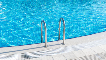 Χαλκιδική: Η 8χρονη πνίγηκε στην πισίνα ενώ κολυμπούσε με άλλα παιδιά - Το χρονικό της τραγωδίας