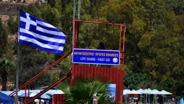 Καβάλα: Κατέρρευσαν ναυαγοσωστικοί πύργοι λόγω κακοκαιρίας, τραυματίστηκε 21χρονη ναυαγοσώστρια