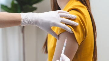 Ευλογιά των πιθήκων: Η Bavarian Nordic ζήτησε από τον ΕΟΦ την επέκταση της χρήσης του εμβολίου της στους εφήβους