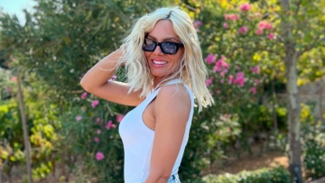 Ιωάννα Μαλέσκου: Η βόλτα της στο άδειο κέντρο της Αθήνας - Δεν μας συγκινούν εμάς οι παραλίες και τα νησιά, λέει