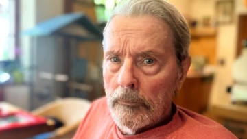 Αλέν Ντελόν: Οι τελευταίες φωτογραφίες του λίγο πριν πεθάνει - Τις δημοσίευσε η κόρη του