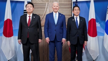 ΗΠΑ, Ιαπωνία και Νότια Κορέα ανανεώνουν τη δέσμευσή τους για την από κοινού αντιμετώπιση περιφερειακών προκλήσεων 