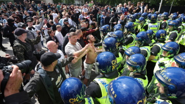 Βρετανία: Υπερπλήρεις οι φυλακές - Στα κελιά των ΑΤ οι συλληφθέντες στις αντιμεταναστευτικές διαδηλώσεις