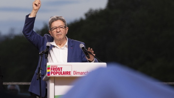 «Τρικυμία» στη γαλλική Αριστερά μετά την πρόταση Μελανσόν για καθαίρεση Μακρόν