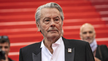 Ο γιος του Αλέν Ντελόν ξεκινά ξανά τον «πόλεμο» για τα κληρονομικά - Ζητά να ακυρωθεί η διαθήκη του πατέρα του