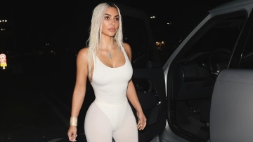 Κιμ Καρντάσιαν: Εμφανίστηκε με κορμάκι και της σχολιάζουν ότι αντιγράφει ξανά την Μπιάνκα Σενσόρι