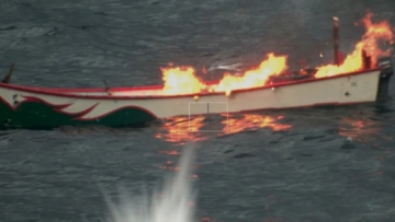 Ερυθρά θάλασσα: Η στιγμή που εξουδετερώνεται μη επανδρωμένο σκάφος που απειλούσε το τάνκερ Sounion