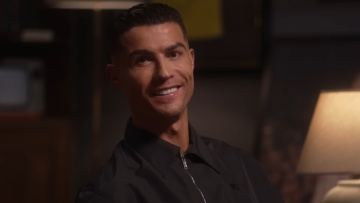 Κριστιάνο Ρονάλντο: Ξεπέρασε τους 17 εκατ. συνδρομητές το κανάλι του στο YouTube - Η αναφορά στην Τζορτζίνα ως σύζυγό του