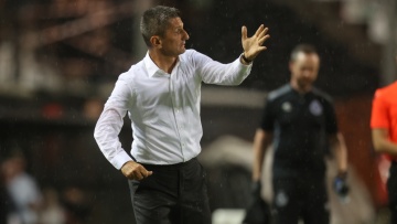 Λουτσέσκου μετά τη νίκη επί της Σάμροκ Ρόβερς: «Iκανοποιημένος με την εμφάνιση αλλά δεν επαναπαυόμαστε» 