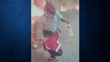 Έκρηξη σε συναγωγή στη Γαλλία: Κουκουλοφόρος και τυλιγμένος με σημαία της Παλαιστίνης ο ύποπτος