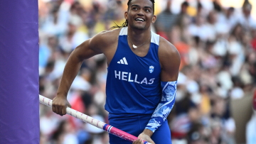 Καραλής στο Τwitter: Μου είχαν πει ότι οι μαύροι δεν κάνουν άλμα επί κοντώ, τώρα είμαι ο πρώτος που πέρασε τα 6 μέτρα