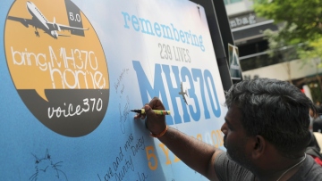 Επιδικάστηκαν αποζημιώσεις $3,3 εκατ. στους συγγενείς 8 θυμάτων της πτήσης MH370 των Malaysia Airlines 