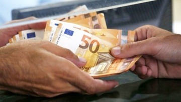 Aύριο καταβάλλονται τα επιδόματα σε 673.671 δικαιούχους