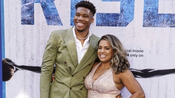 Η ατάκα του Αντετοκούνμπο για την ανανέωση του συμβολαίου με τους Μπακς που συζητήθηκε: «Δεν φοράω εγώ τα παντελόνια στη σχέση μου, αν η γυναίκα μου πει ναι...»