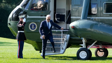 Οι σύμβουλοι του Μπάιντεν είχαν σκεφτεί να τον βάλουν σε αναπηρικό αμαξίδιο αν κέρδιζε τις εκλογές
