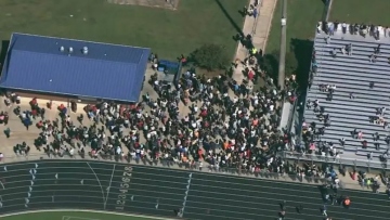 ΗΠΑ: Τα δραματικά λεπτά των πυροβολισμών, συγκλονίζει μαθητής για το μακελειό στην Τζόρτζια - «Ούρλιαζαν, φώναζαν»