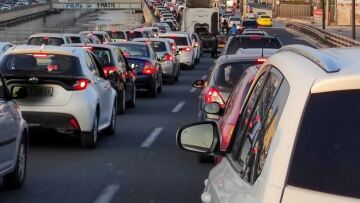 Μποτιλιάρισμα στη λεωφόρο Κηφισού - Συγκρούσεις οχημάτων και στα δύο ρεύματα