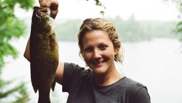 Ντρου Μπάριμορ: Ανέβασε φωτογραφία της με νεκρό ψάρι και τα «άκουσε» από τους vegan