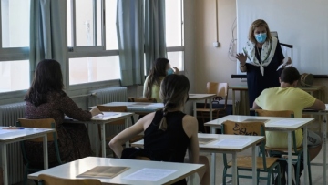 Μαθήτρια στη Ρόδο που έδινε πανελλαδικές εντοπίστηκε με κινητό την ώρα των εξετάσεων και το γραπτό της μηδενίστηκε
