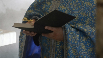 Χανιά: Ιερέας κατηγορείται ότι κακοποιούσε επί 50 χρόνια τη σύζυγο και τα παιδιά του - Ημερολόγιο βασανιστηρίων κρατούσε η γυναίκα