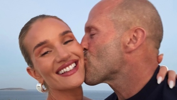 Ρόζι Χάντινγκτον - Τζέισον Στέιθαμ: Τα φιλιά τους από την Αντίπαρο