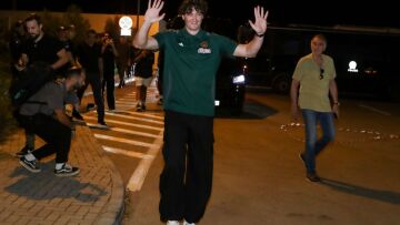 Παναθηναϊκός: Έφτασε στην Αθήνα ο Οσμάν και έδωσε το σύνθημα για τη διατήρηση των σκήπτρων - Δείτε βίντεο