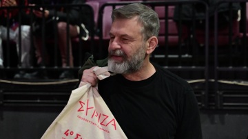 Απόστολος Γκλέτσος: «Γιατί δεν έχω δικαίωμα να ομιλώ για την πατρίδα μου;» απάντησε σε σχόλια μετά την υποψηφιότητά του για τον ΣΥΡΙΖΑ