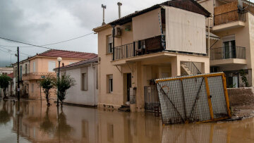 Μήνυμα 112 σε Αχαΐα, Ηλεία, Αιτωλοακαρνανία και Αρκαδία για επικίνδυνα καιρικά φαινόμενα - Δείτε βίντεο