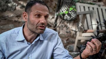 ΣΥΡΙΖΑ: Βροχή παραιτήσεων στην Κουμουνδούρου, έφυγε και ο Καπνισάκης