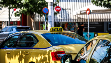 ΑΑΔΕ: Επιστολή Πιτσιλή προς την Πανελλήνια Ομοσπονδία Ταξί για τις ειδικές σημάνσεις για τα POS