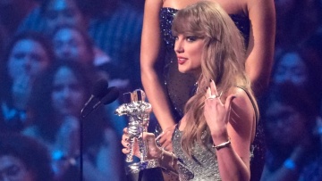 Τέιλορ Σουίφτ για Τράβις Κέλσι: Ό,τι αγγίζει αυτός ο άνθρωπος μετατρέπεται σε ευτυχία, διασκέδαση και μαγεία
