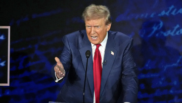 Τραμπ: Επιμένει για τους μετανάστες - Τώρα λέει ότι αρπάζουν και... χήνες από τα πάρκα