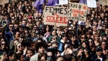 «Στηρίζουμε τη Ζιζέλ» -  Εκατοντάδες στους δρόμους της Γαλλίας για να εκφράσουν την υποστήριξή τους στα θύματα βιασμού