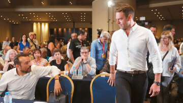 ΣΥΡΙΖΑ: Ο Παππάς είχε προειδοποιήσει τον Stefanos ότι θα έχανε στην Κεντρική Επιτροπή - Τον κατηγορούν για «προδοσία»