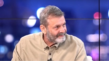 Γκλέτσος: Ο Κασσελάκης ήταν ένα κύμβαλο αλαλάζον που επιδείκνυε τον πλούτο του, κι εμείς έχουμε 13 σκυλιά αλλά δεν τα βγάζουμε