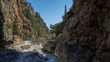 Περιπέτεια για 60χρονο που τραυματίστηκε μετά από πτώση στο Φαράγγι της Σαμαριάς - Έγινε αεροδιακομιδή του με ελικόπτερο