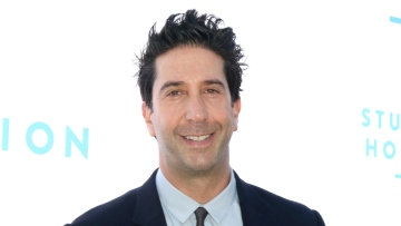 Ντέιβιντ Σουίμερ: Ο λόγος που η Ελίζαμπεθ Τέιλορ είχε χαρίσει στη μητέρα του ένα κολιέ της  