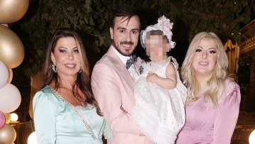 Άντζελα Δημητρίου: Βάφτισε την εγγονή της 