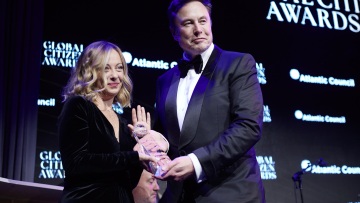 Έλον Μασκ - Τζόρτζια Μελόνι: Το παρασκήνιο του love is in the air ανάμεσα τους στο Atlantic Council