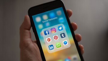 Οι εποπτικοί φορείς στη Βρετανία πιέζουν Meta, TikTok, Snapchat και YouTube να μπλοκάρουν παιδιά από τις υπηρεσίες τους
